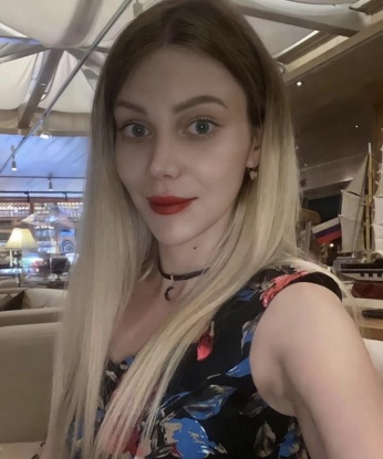 Аппетитная брюнетка с упругой грудью приглашает к себе в уютное гнездышко для нежных ласк и страстных поцелуев. 13581, 23 года